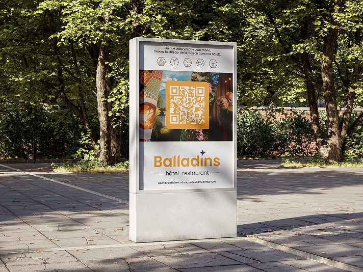 Totem publicitaire Balladins avec QR code