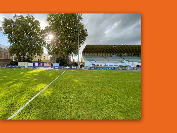 Photo du stade Tonnellé — tribune et pelouse